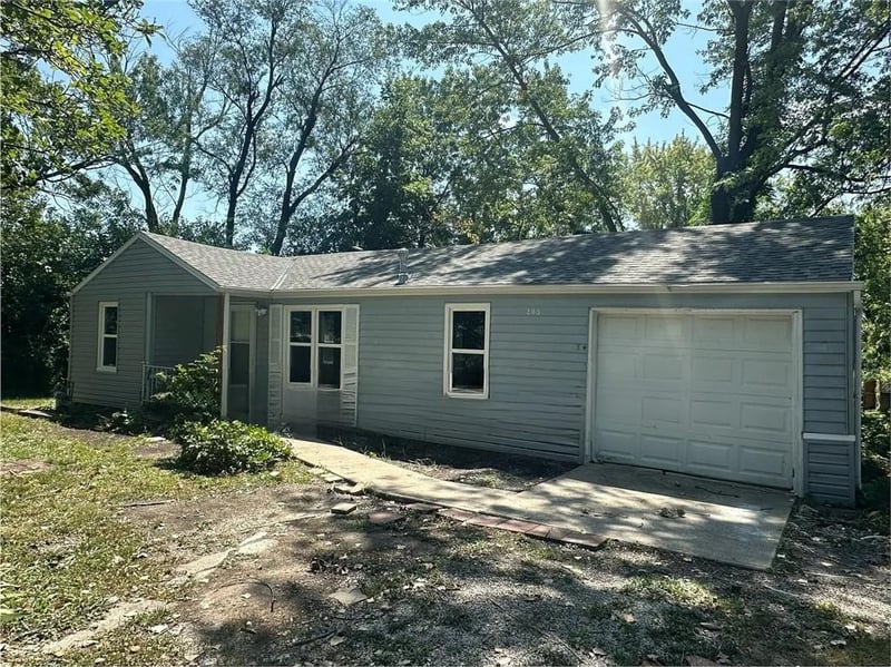 205 SE 16th St, Lee's Summit, MO 64081