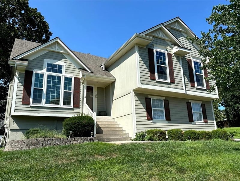 125 NW Whitlock St, Lee's Summit, MO 64081