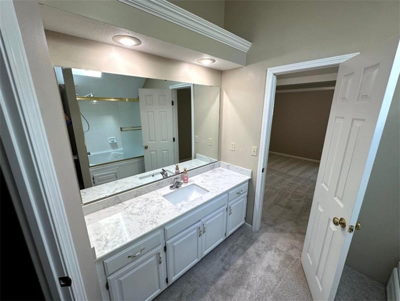 125 NW Whitlock St, Lee's Summit, MO 64081