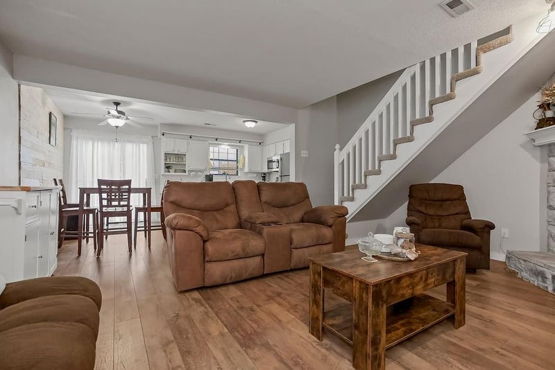 404 6th St #D, Blue Springs, MO 64014