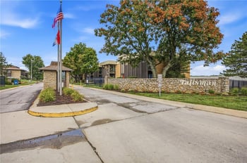 441 104th St #D, Kansas City, MO 64114