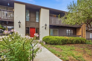 441 104th St #D, Kansas City, MO 64114
