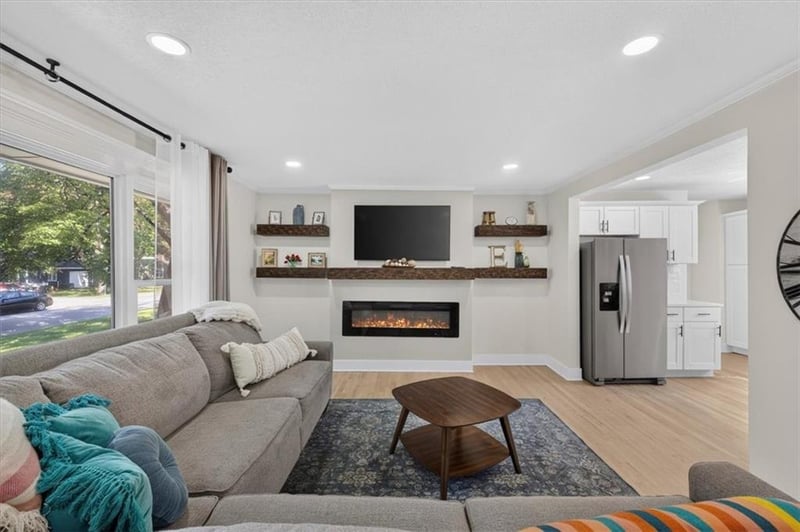 7515 Juniper Dr, Prairie Village, KS 66208