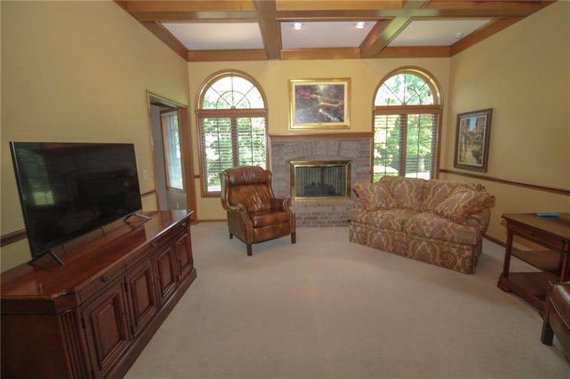 2309 Buckingham St, St Joseph, MO 64506