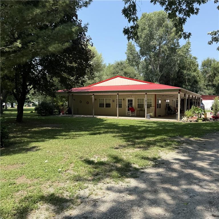 1215 Parker Rd, St Joseph, MO 64504