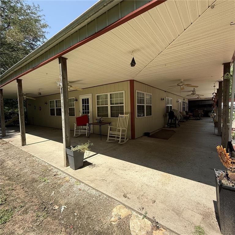 1215 Parker Rd, St Joseph, MO 64504