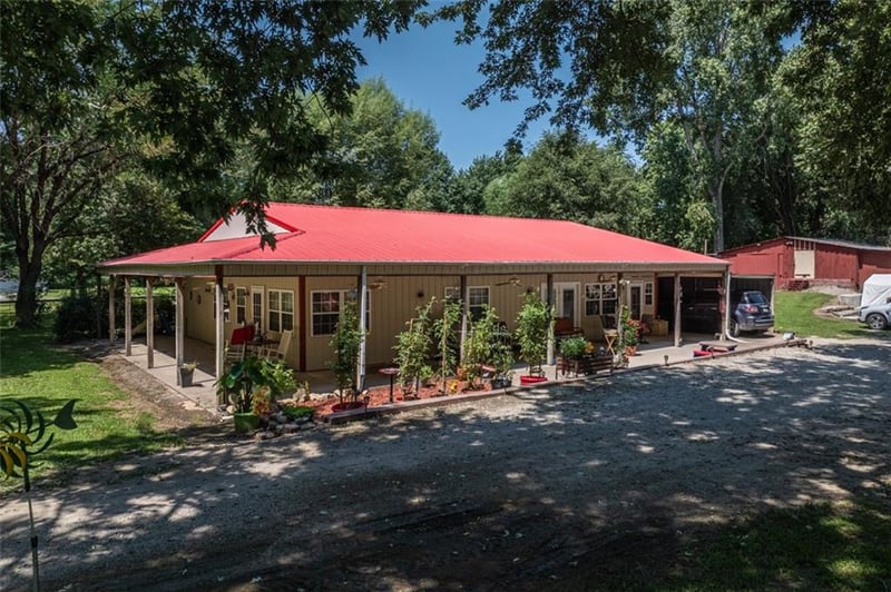 1215 Parker Rd, St Joseph, MO 64504