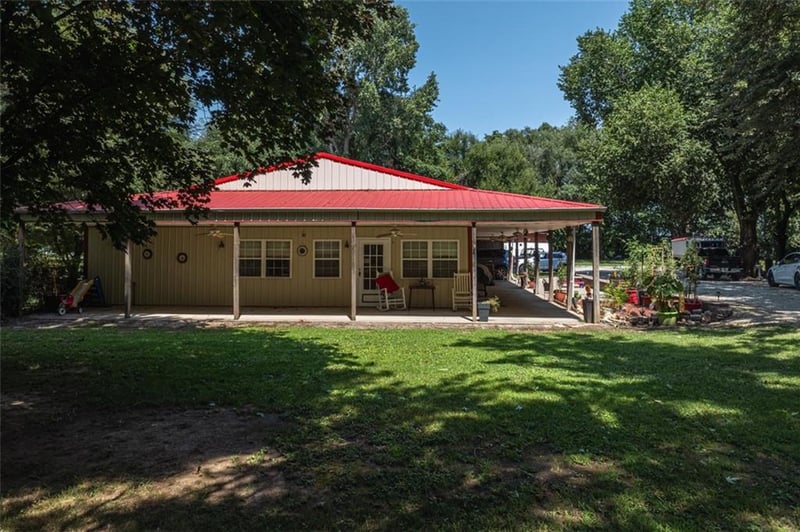 1215 Parker Rd, St Joseph, MO 64504