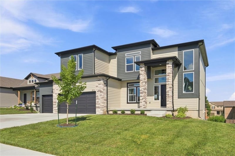 413 Woodview Dr, Raymore, MO 64083