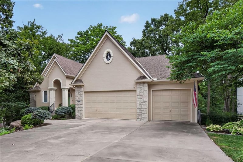 2228 SW Waterfall Pl, Lee's Summit, MO 64081