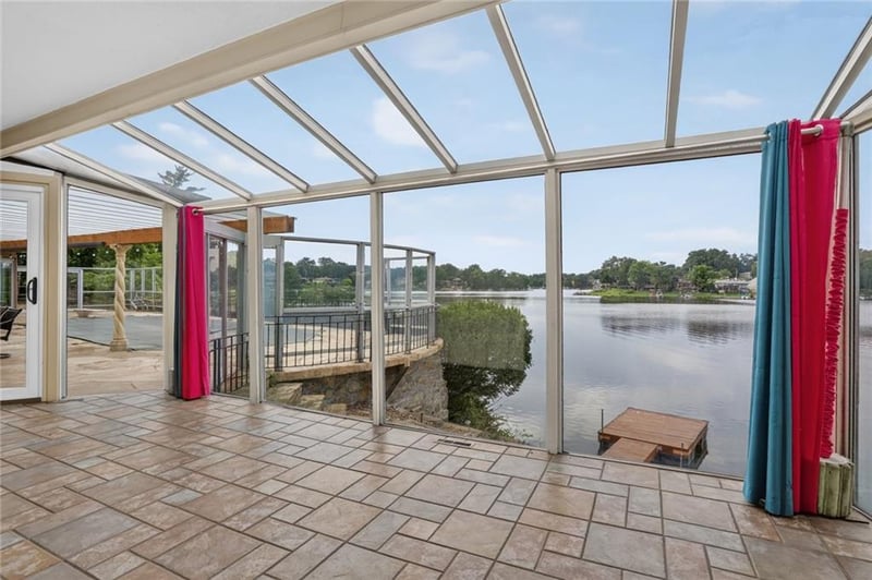 1109 NW South Shore Dr, Lake Waukomis, MO 64151