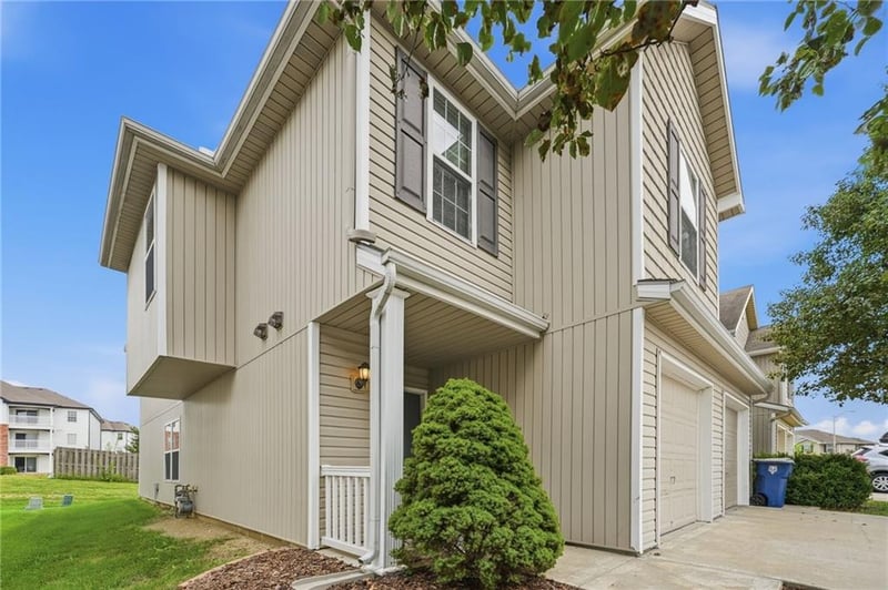 9335 N Main St, Kansas City, MO 64155