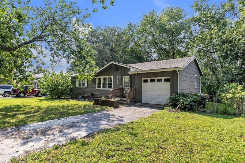 7414 Park Forest Ln, Kansas City, MO 64152