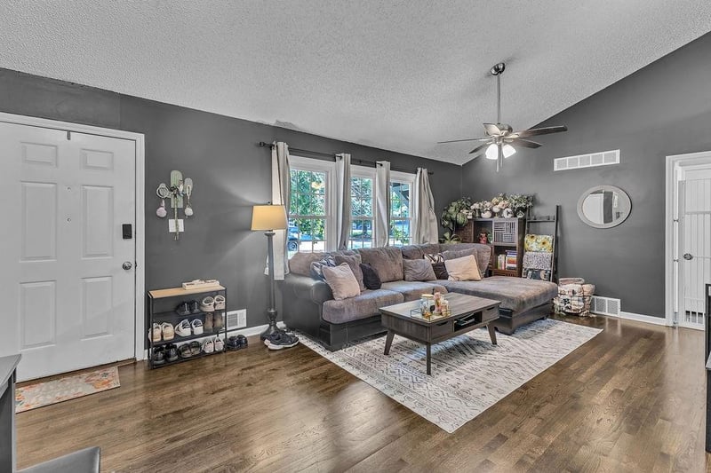 7414 Park Forest Ln, Kansas City, MO 64152