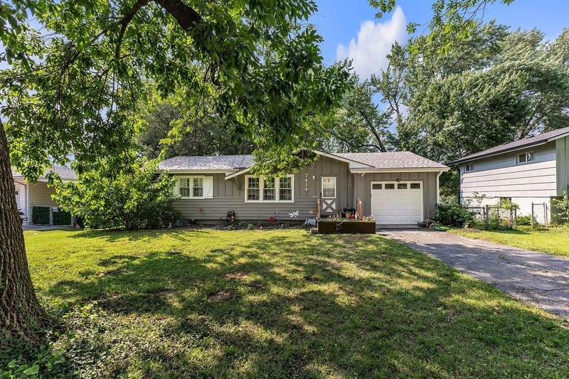 7414 Park Forest Ln, Kansas City, MO 64152