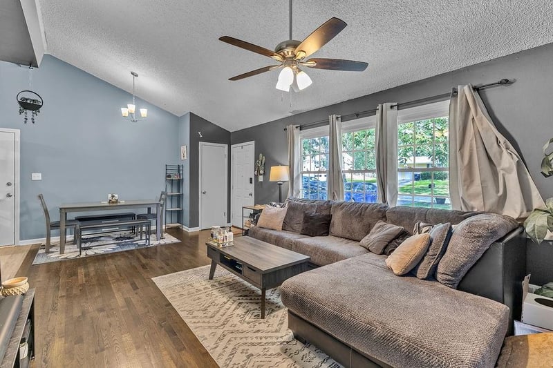 7414 Park Forest Ln, Kansas City, MO 64152