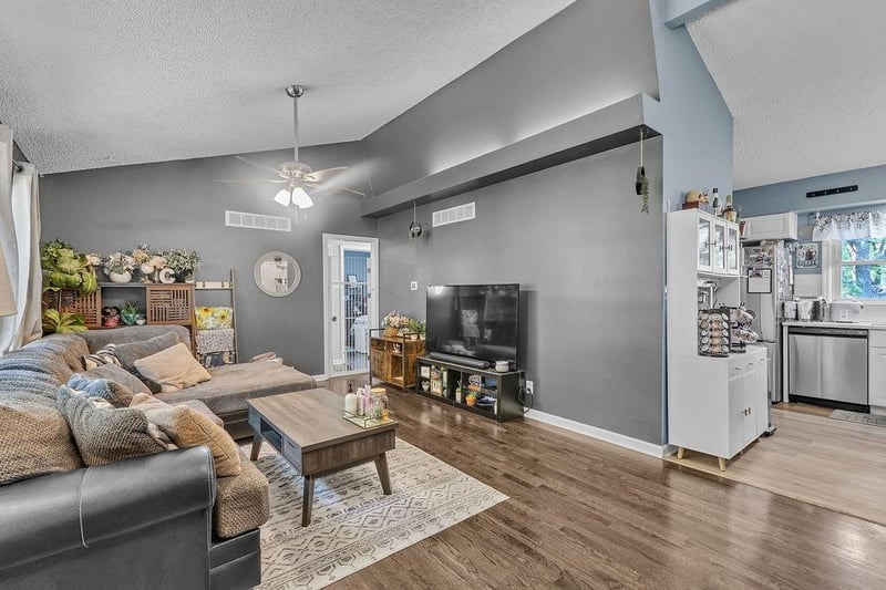 7414 Park Forest Ln, Kansas City, MO 64152
