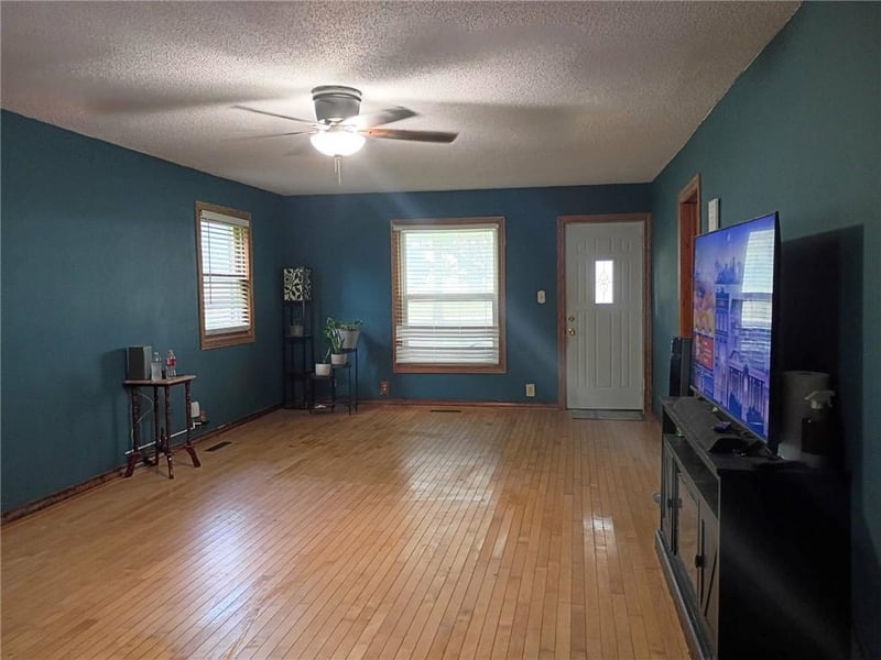 870 Highway K 171 Hw, Pittsburg, KS 66762