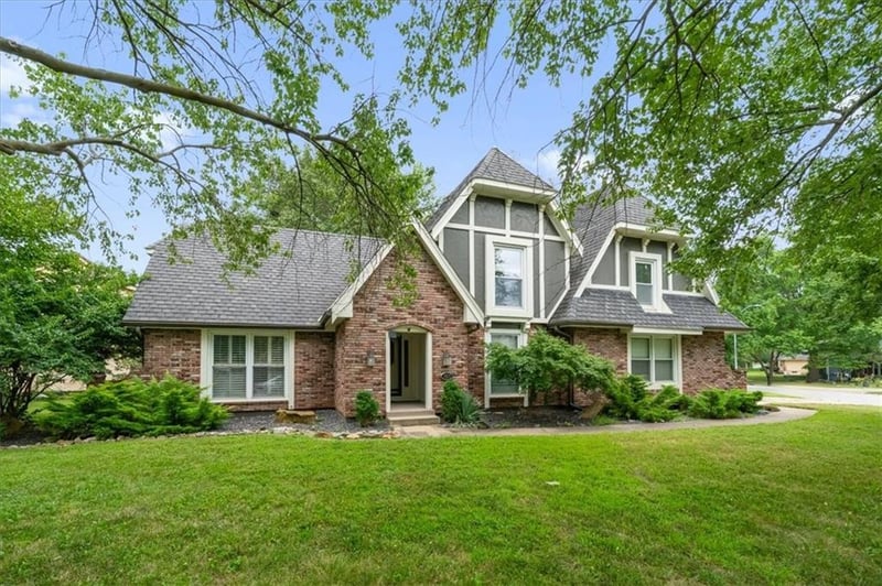 3617 NW Blue Jacket Dr, Lee's Summit, MO 64064