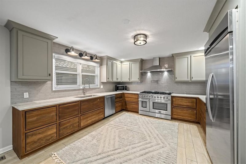 3617 NW Blue Jacket Dr, Lee's Summit, MO 64064