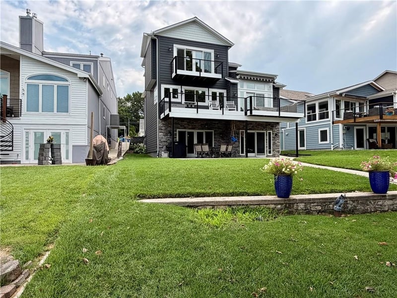 2 W St, Lake Lotawana, MO 64086