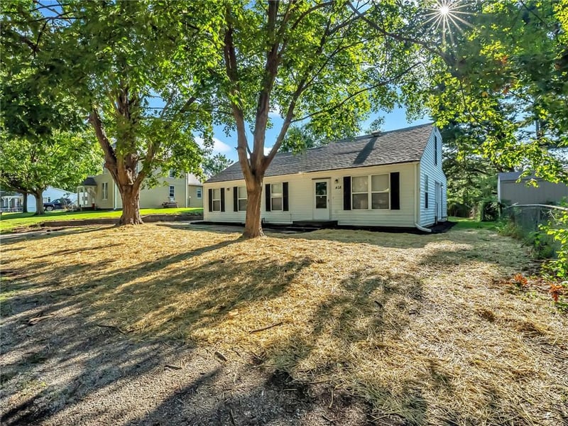 408 Zoe St, Buckner, MO 64016