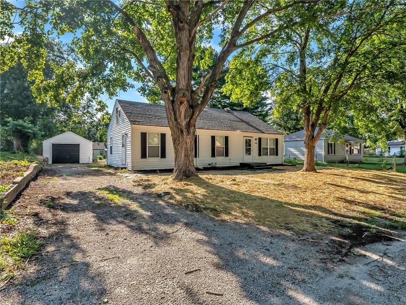 408 Zoe St, Buckner, MO 64016