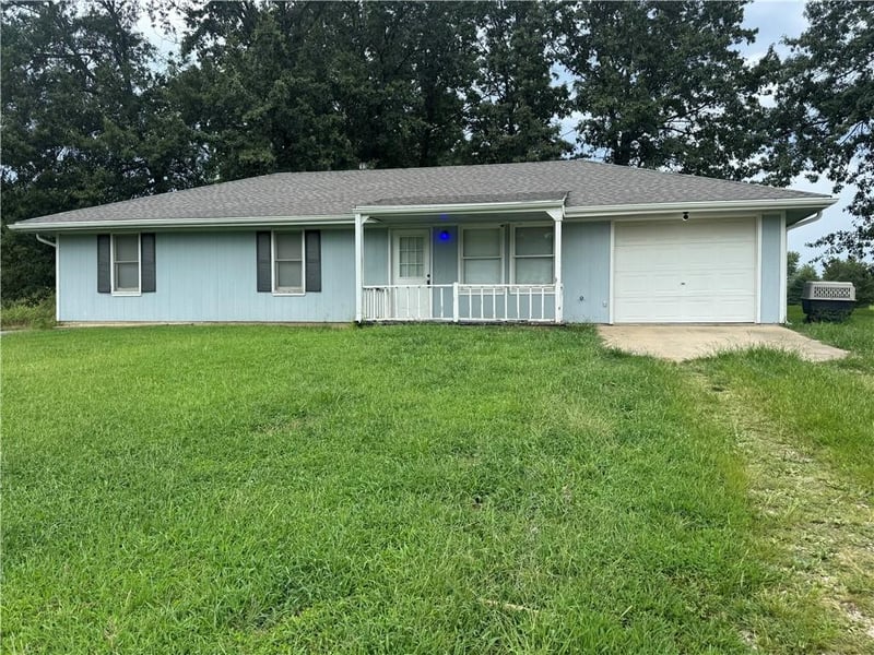 31228 Highridge Dr, Excelsior Springs, MO 64024