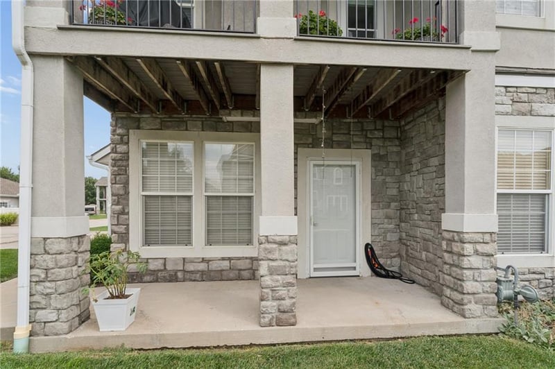 15945 S Crestview Dr, Olathe, KS 66062