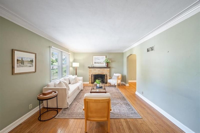 4827 Terrace St, Kansas City, MO 64112