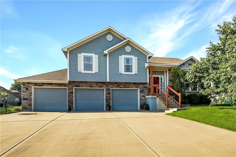 11704 Centennial St, Peculiar, MO 64078