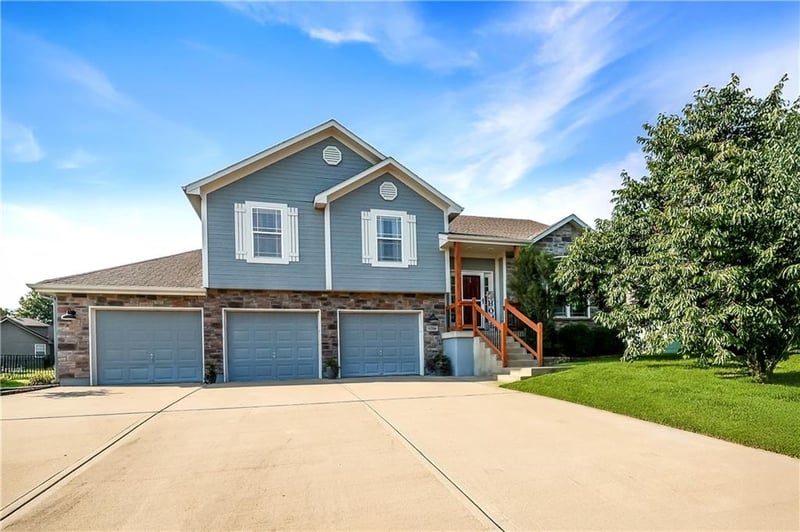11704 Centennial St, Peculiar, MO 64078