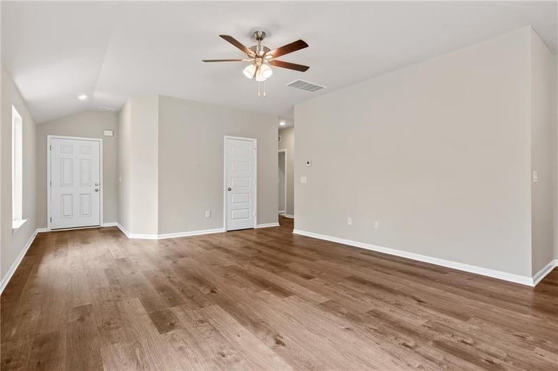 435 Valley View Dr, Tonganoxie, KS 66086