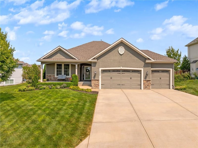 13286 Davis Ave, Bonner Springs, KS 66012