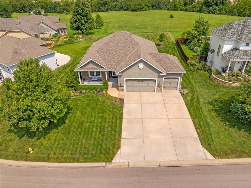 13286 Davis Ave, Bonner Springs, KS 66012