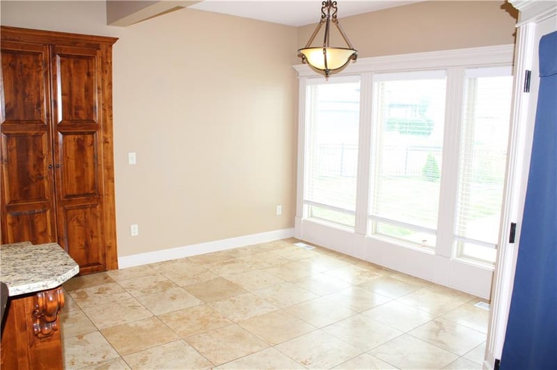 4701 Corinth Dr, St Joseph, MO 64506