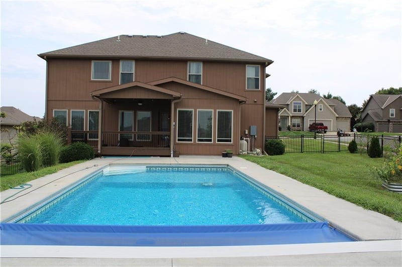4701 Corinth Dr, St Joseph, MO 64506