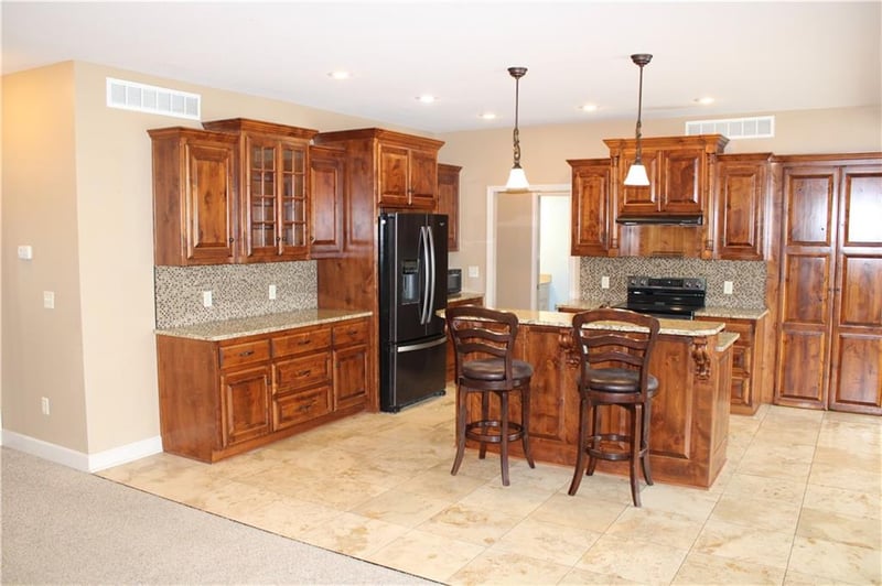 4701 Corinth Dr, St Joseph, MO 64506