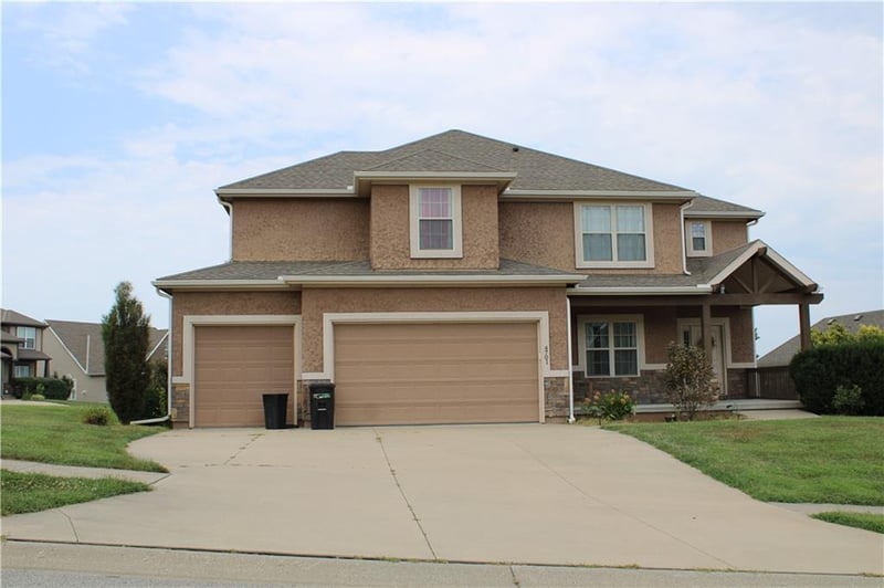 4701 Corinth Dr, St Joseph, MO 64506