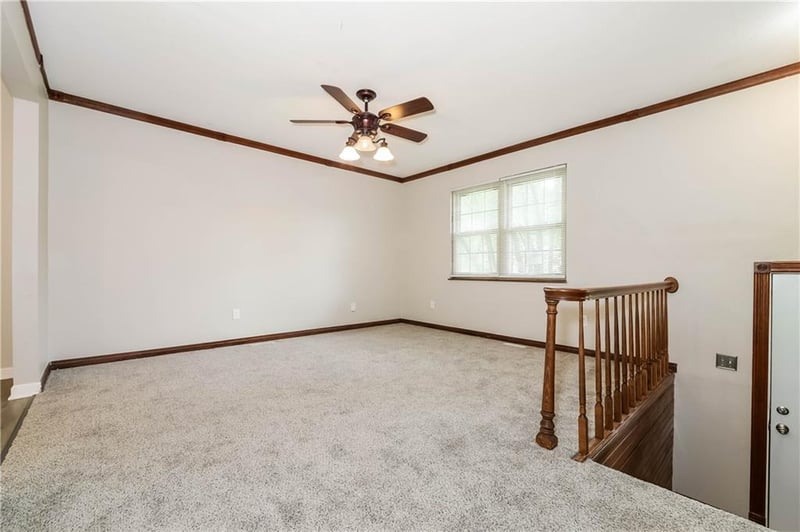 209 Valley Dr, Grain Valley, MO 64029