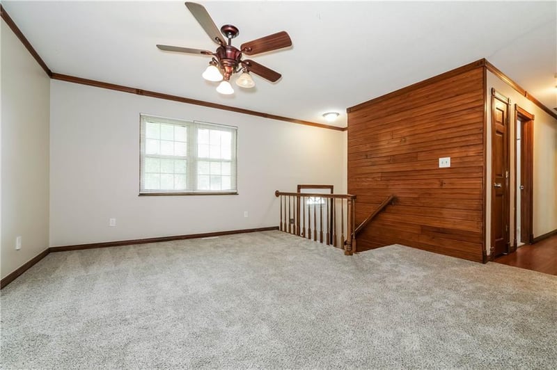 209 Valley Dr, Grain Valley, MO 64029
