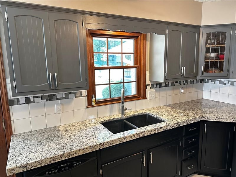 3343 Chatham Ave, St Joseph, MO 64506