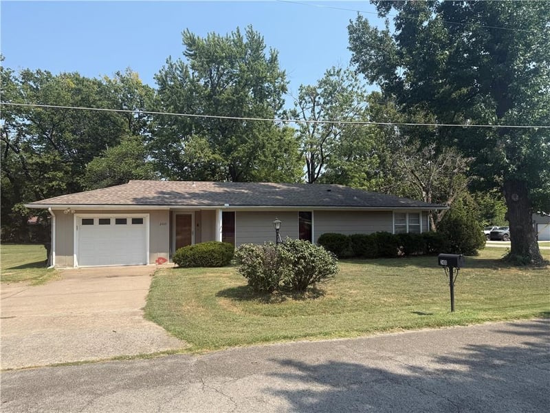 2400 Linda Jean Dr, Independence, KS 67301
