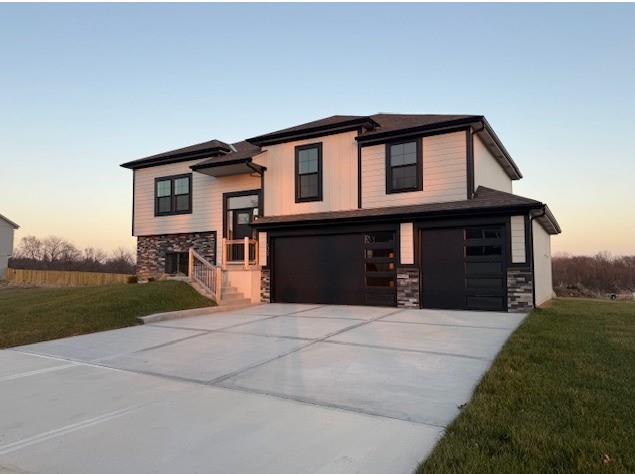 1341 Holland Dr, Independence, MO 64056