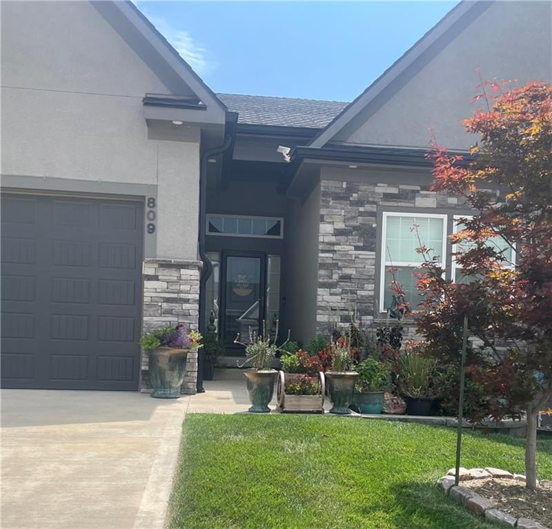 809 NE Algonquin St, Lee's Summit, MO 64064