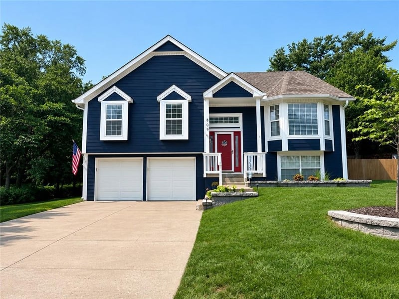 809 Persimmon Dr, Olathe, KS 66061