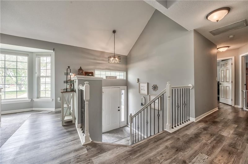 809 N Persimmon Dr, Olathe, KS 66061