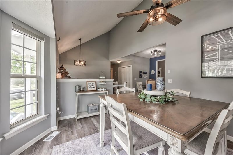 809 N Persimmon Dr, Olathe, KS 66061