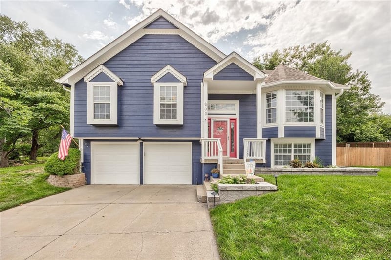 809 N Persimmon Dr, Olathe, KS 66061