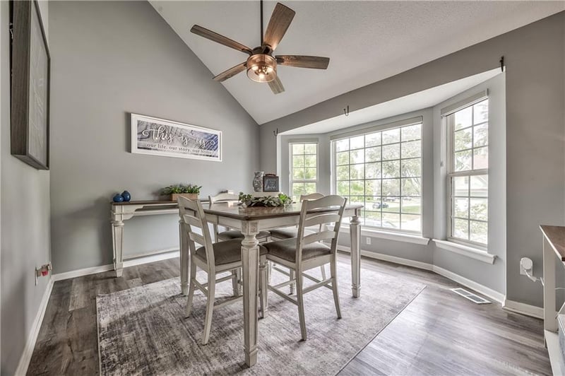809 N Persimmon Dr, Olathe, KS 66061